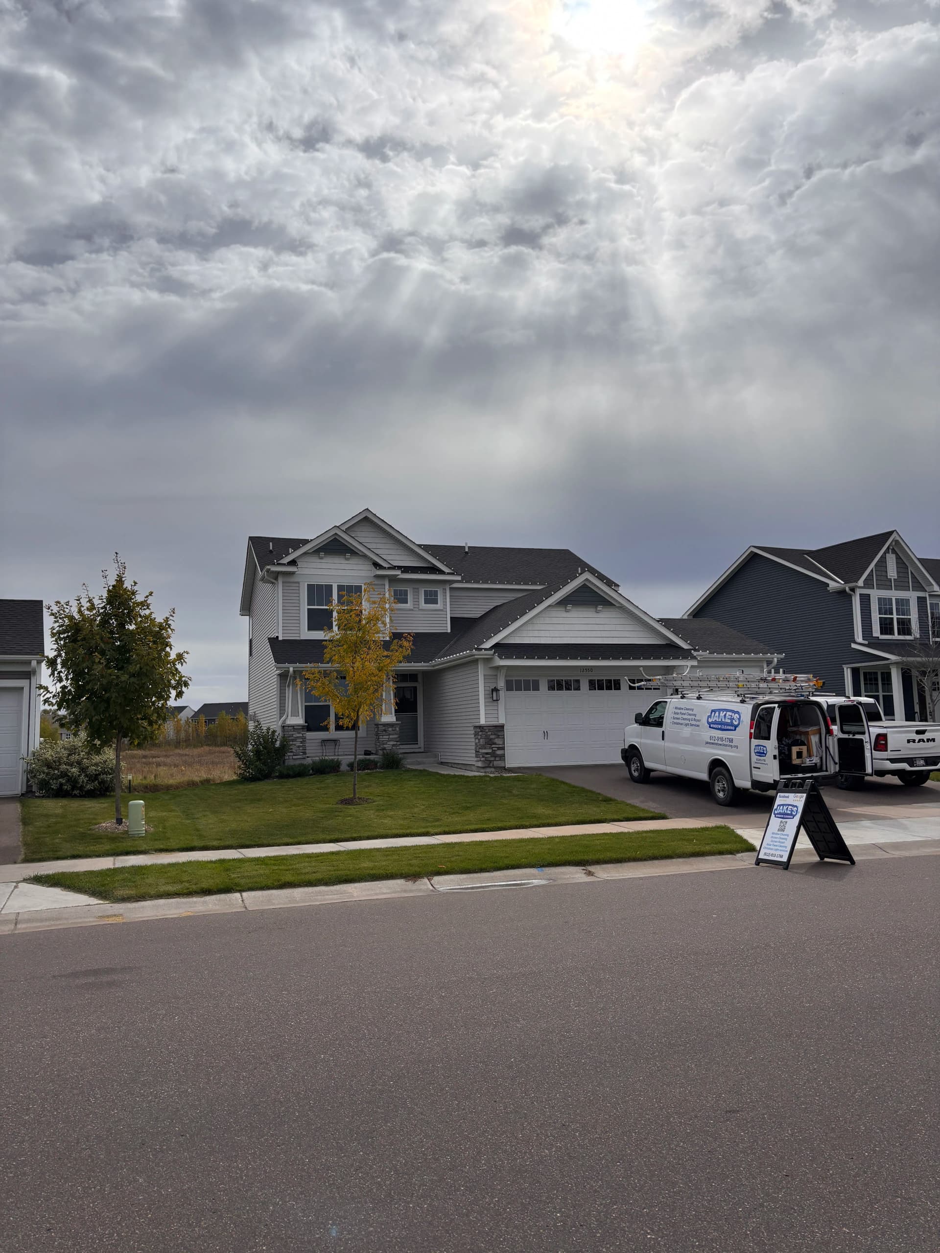 Gallery photos for Clean Holiday Light Install That Actually Looks Good: Image #1