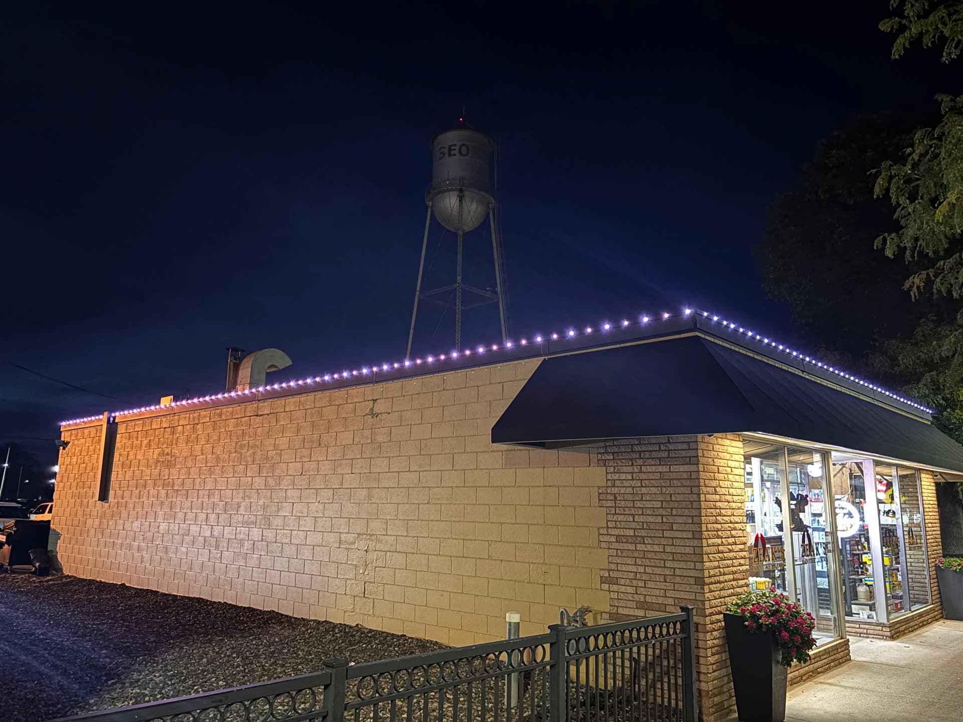 Gallery photos for Oelo Permanent LED Lighting on a Local Storefront: Image #2